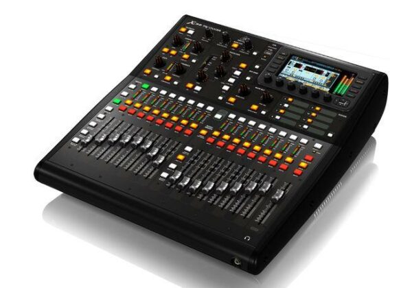 Behringer | X32PRODUCER | 16 Midas Pre 8 Out 17 mfaders